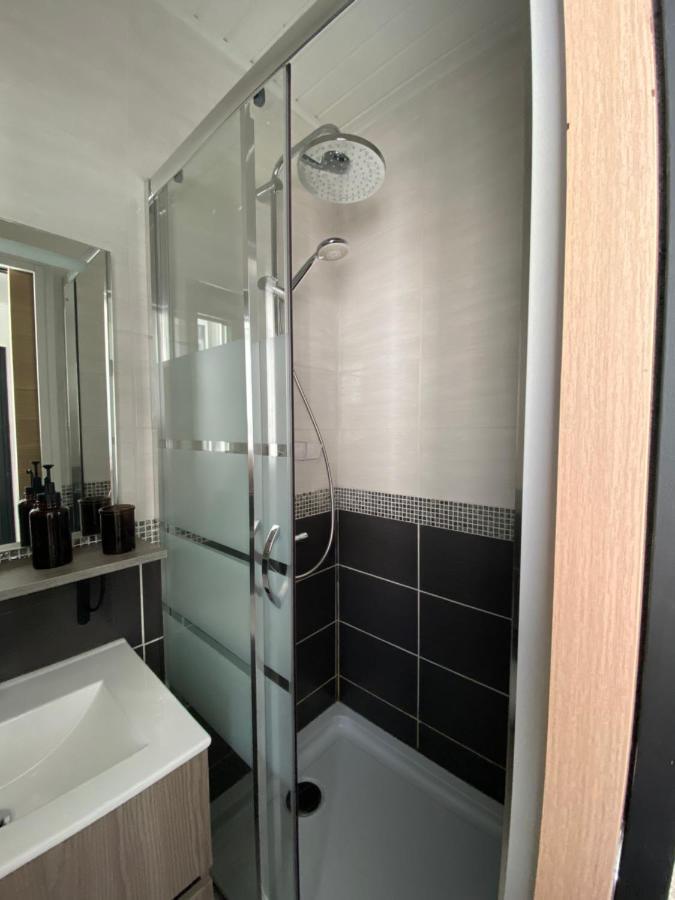Le Chanzy Proche Des Thermes Et De La Gare 罗什福尔 外观 照片