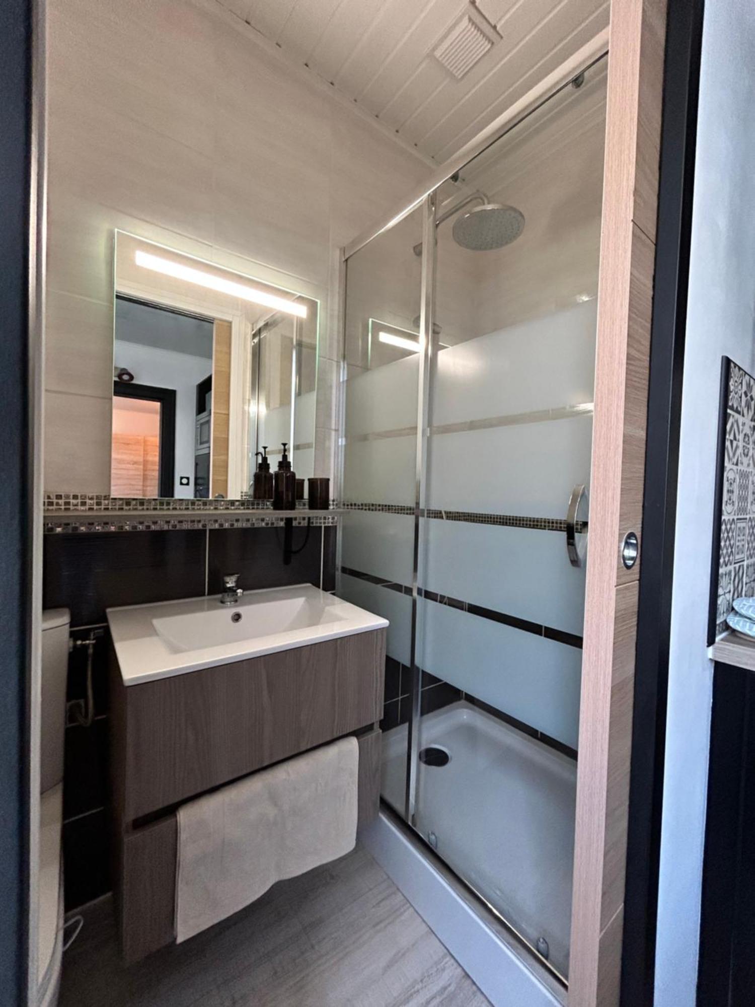 Le Chanzy Proche Des Thermes Et De La Gare 罗什福尔 外观 照片